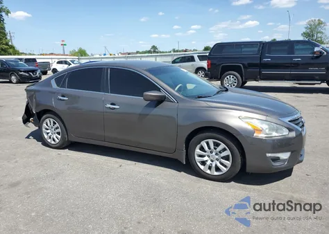 2015 Nissan Altima 2.5 из США, поврежденный, VIN 1N4AL3AP1FC453470